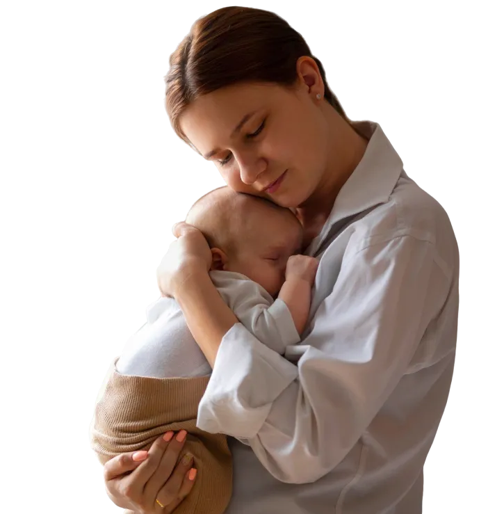 Mãe segurando o bebe no colo